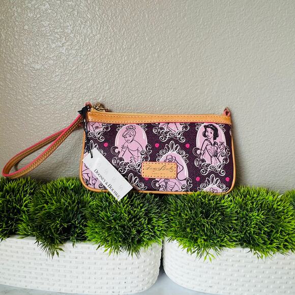 NWT Disney Dooney & Bourke Princess Half Marathon 2015 Wristlet - Picture 1 of 9